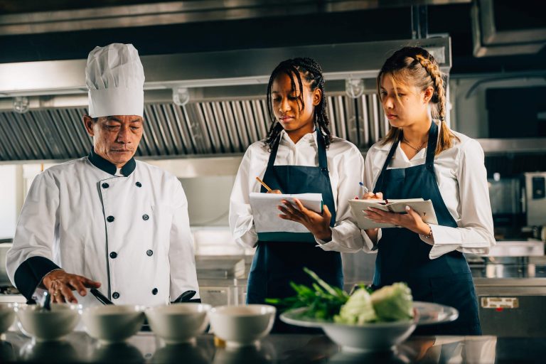 The Basics of Restaurant Etiquette for Those Just Starting Out